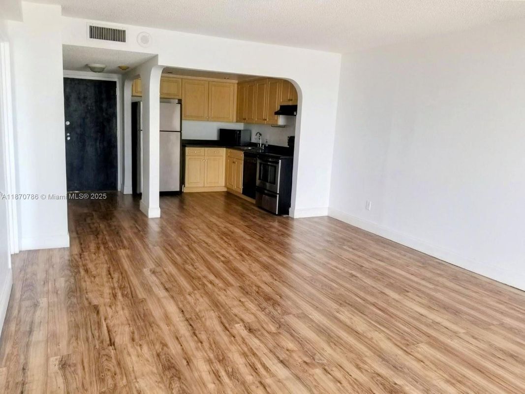 Photo - 13499 Biscayne Blvd