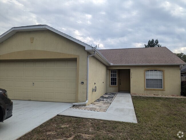 Building Photo - This house has a perfect floor plan with l...