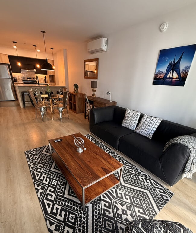 Photo - 2947F Rue du Grand Voyer Unit SI ID1519878P