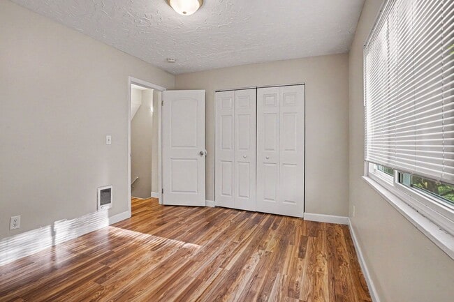 Photo - SUMMER MOVE IN SPECIAL- $300 off your move-in before July - $1075- 2 Bedroom Townhome off Westnedge Unit 3