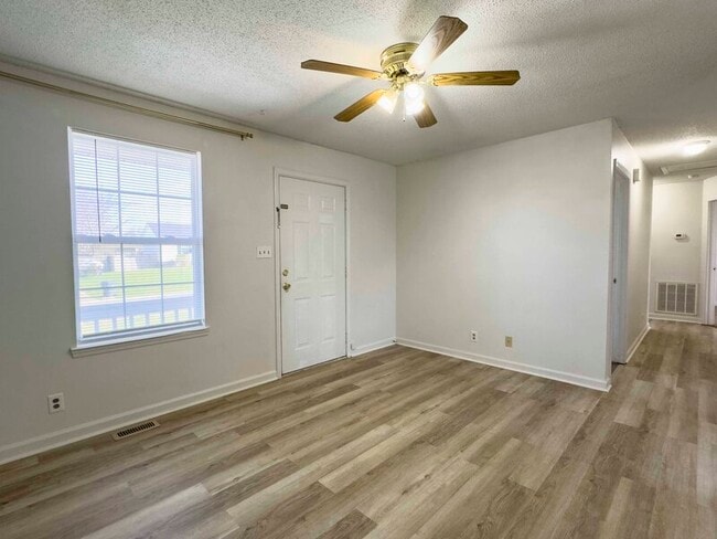 Photo - 1028 Bush Ave