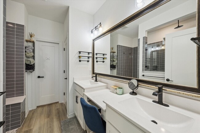 Photo - 1380 Grass Bnd Dr