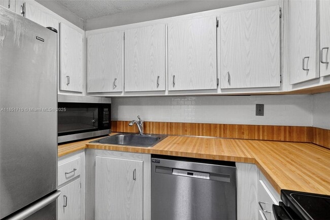 Photo - 2924 Collins Ave Unit 303