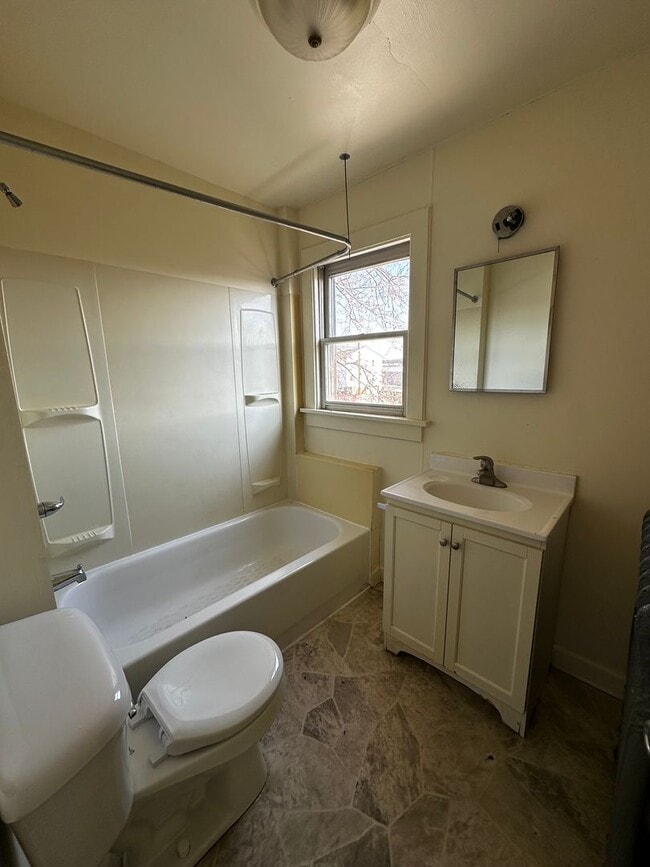 Photo - 16 N Washington St Unit upper