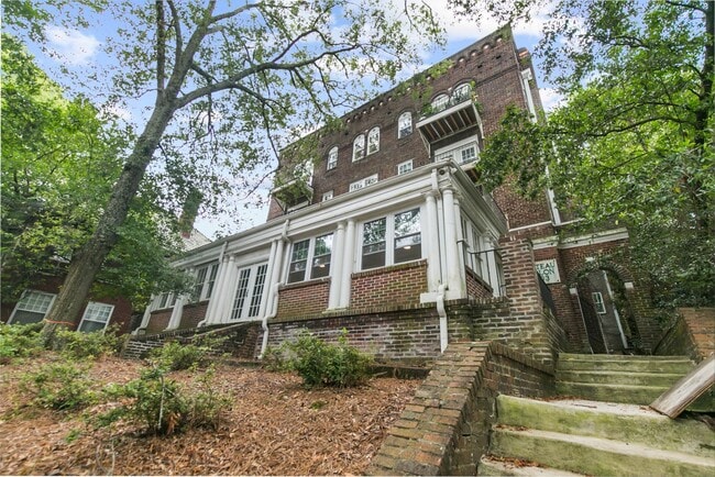 Photo - Chateau Avalon