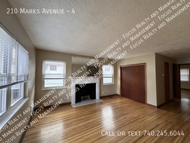 Photo - 210 Marks Ave