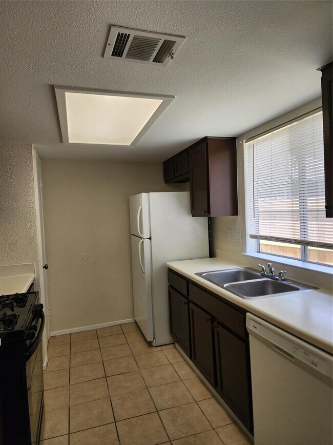 Photo - 502 Burlwood Ct