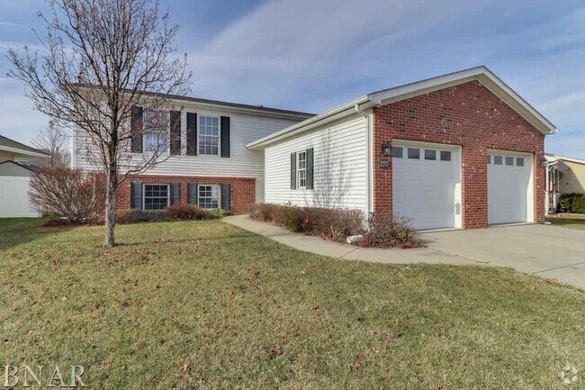 Building Photo - Stunning 4 Bed/3Bath Bi Level Available in... Rental