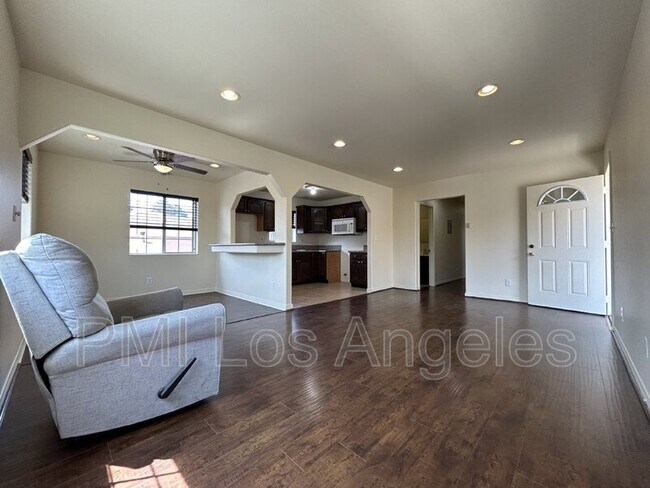 Photo - 725 Cornwell St