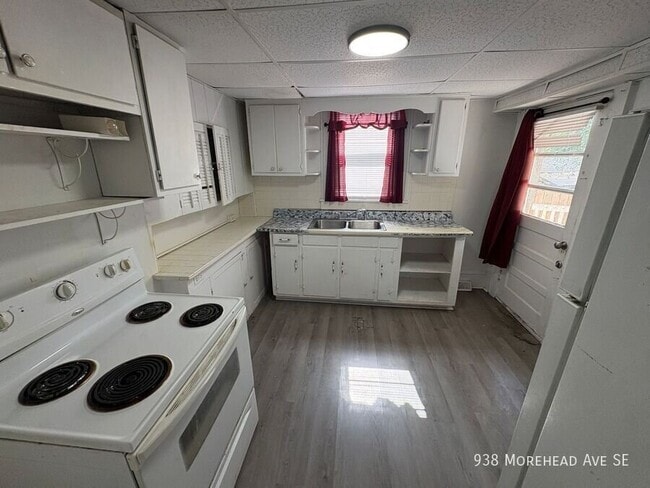 Photo - 938 Morehead Ave SE