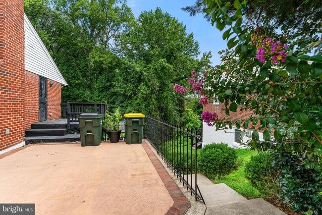Photo - 6808 Darby Ln