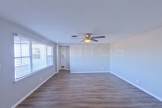 Photo - 208 4th Ave