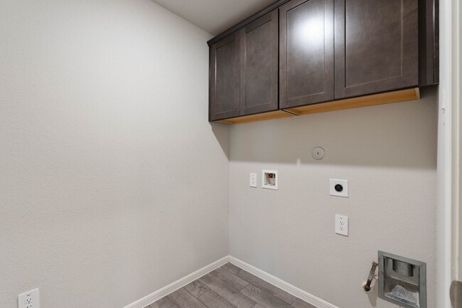 Photo - 914 Golden Willow Ln