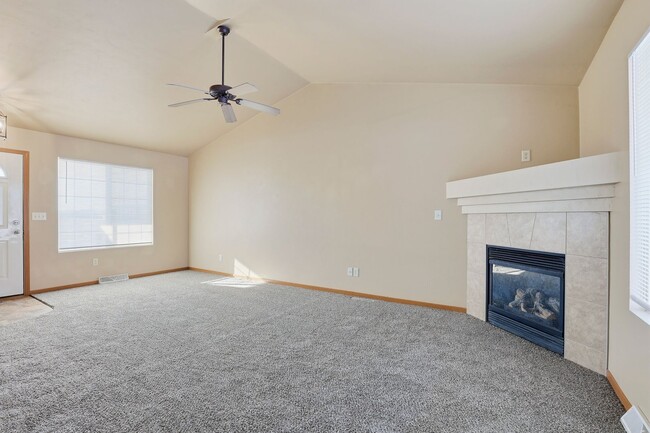 Building Photo - 912/914 Hartzheim Drive Unit 912