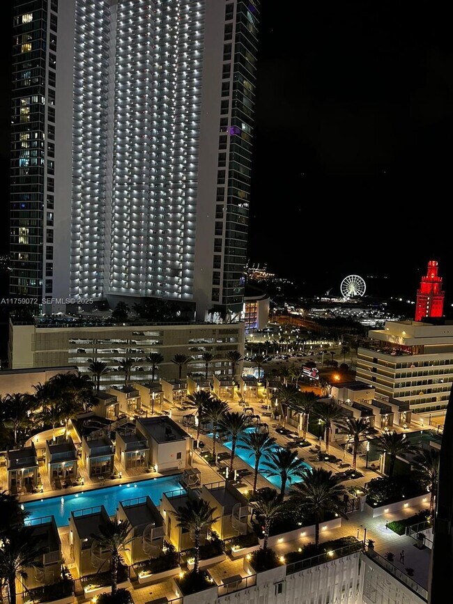 Building Photo - 851 NE 1st Ave Unit 1401