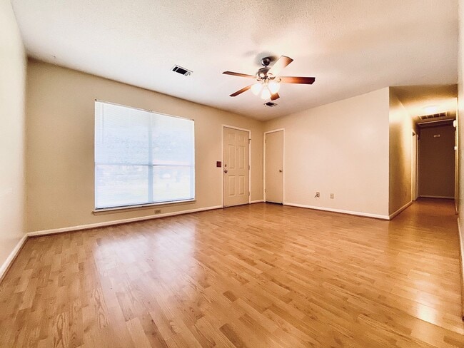 Photo - AVAILABLE NOW  [PET FRIENDLY]