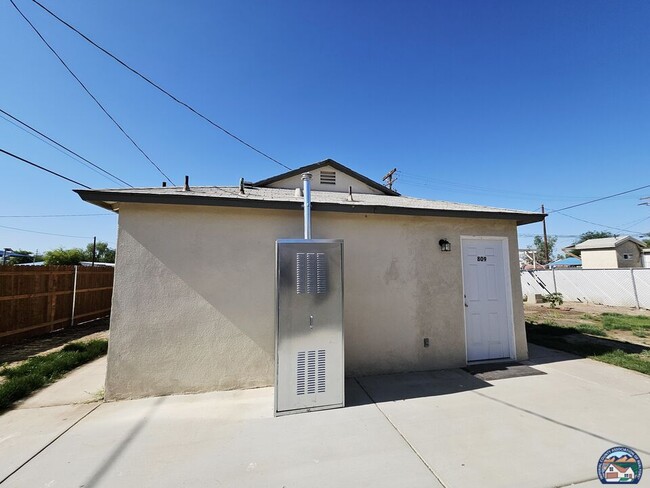 Building Photo - 809 Rose Ave Rental