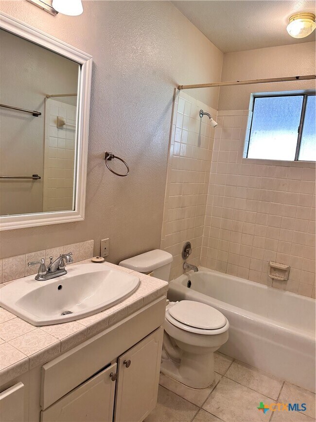 Photo - 1009 Hazelton St