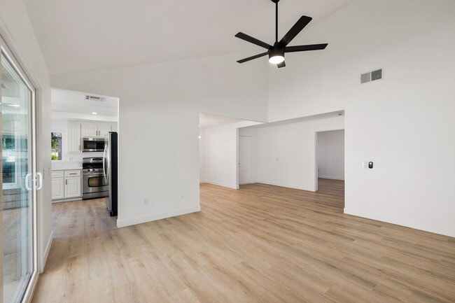 Building Photo - 74930 San Simeon Dr Unit Valley Palms Modern Condo
