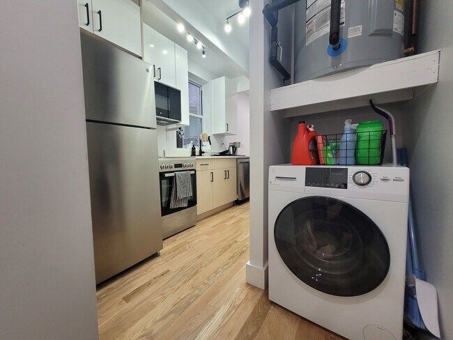 Photo - 18-65-65 Putnam Ave Unit 3B