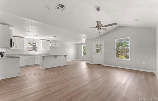 Photo - 211 N Gladys St