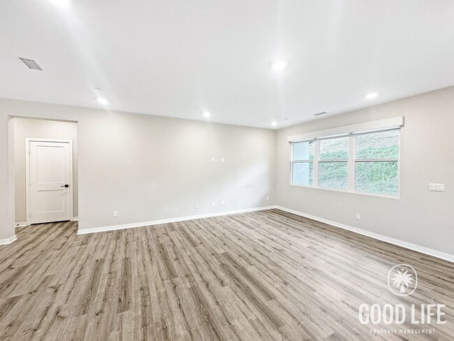 Photo - Beautiful 3B/3BA w/ 2 Car Garage, Washer/Dryer and Private Patio!