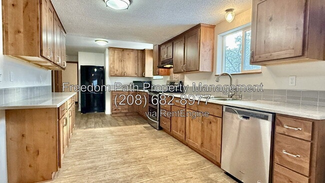 Photo - 120 N Main St