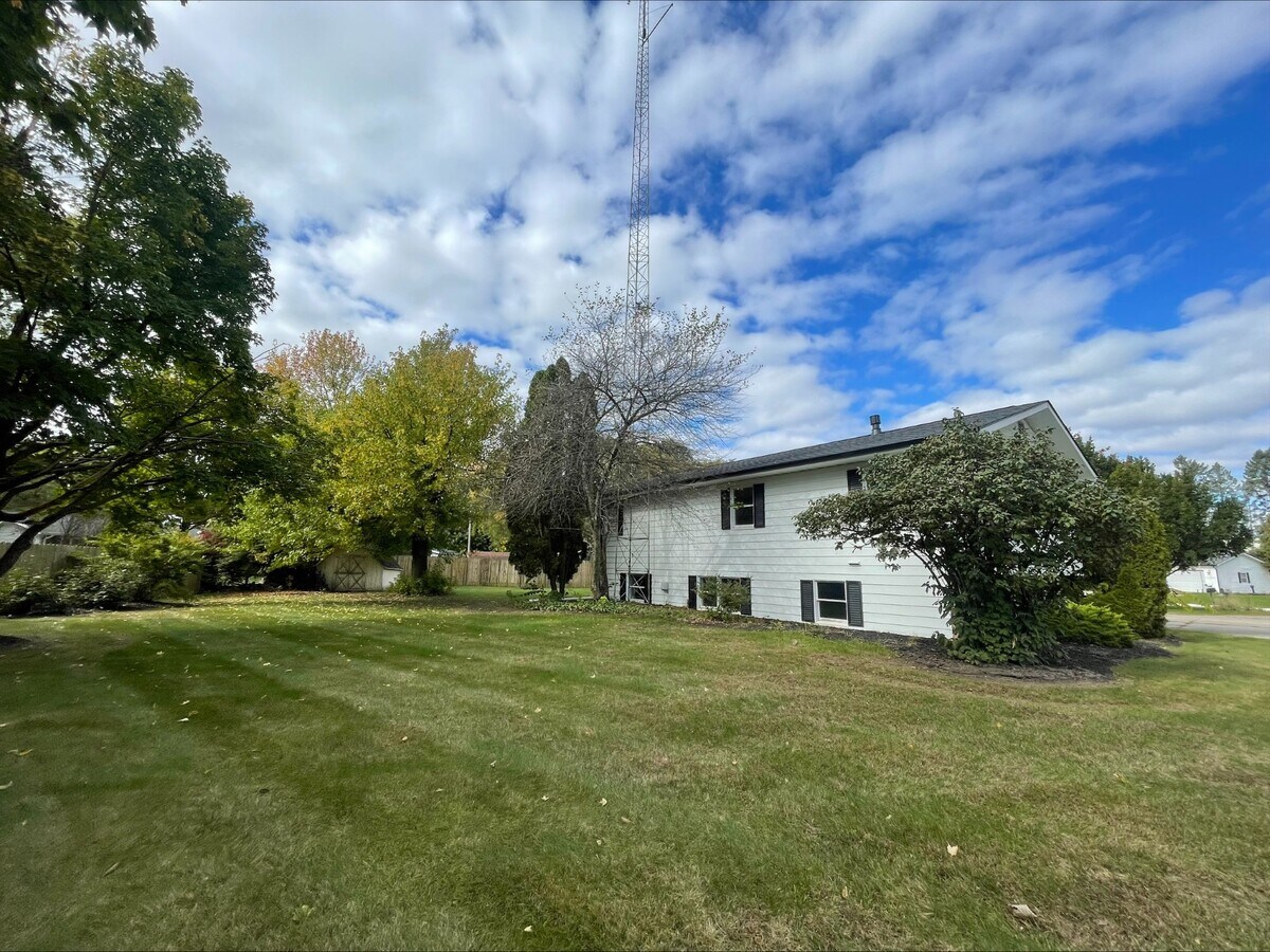 309 Eastern Star Dr House House Rental in Middlebury, IN