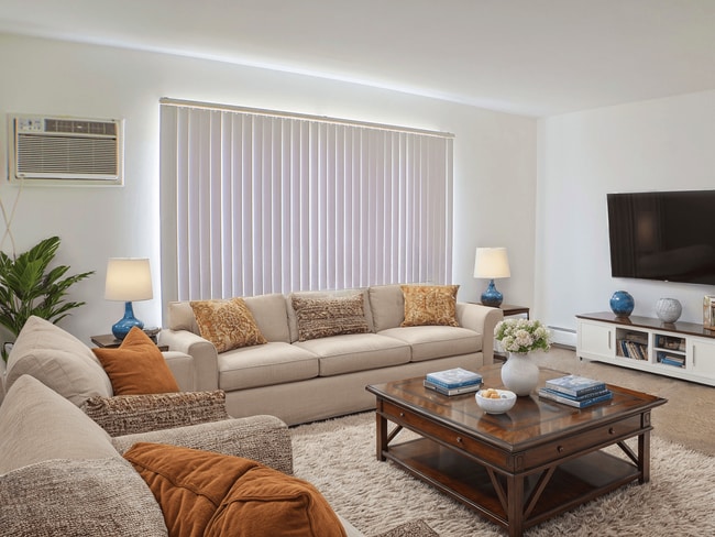 Photo - Franklin Square Apartments