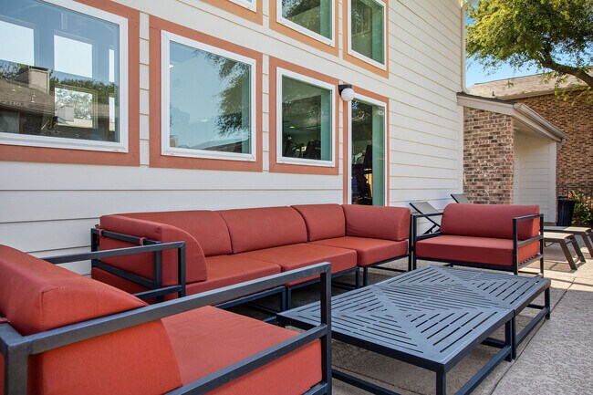C242450_AdairoffAddison_OutdoorLounge_02-2