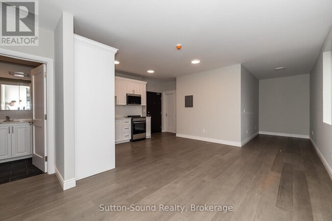 Photo - 920 1st Ave W