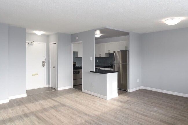 Photo - 2185 Lawrence Avenue East