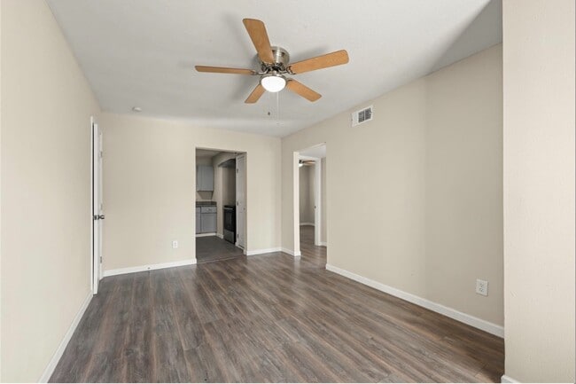 Building Photo - 2803 Cleburne St Unit 3
