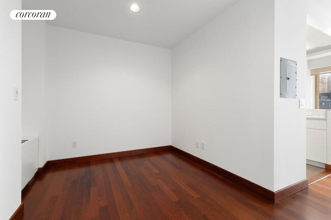 Photo - 305 E 63rd St