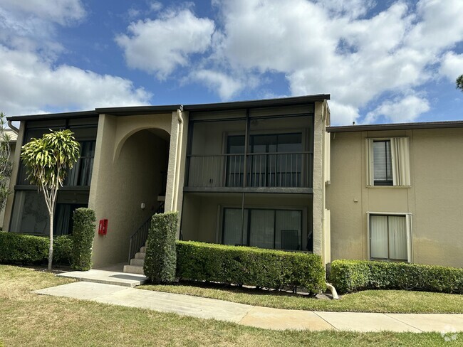 Building Photo - 726 Sunny Pine Way Unit B2 Rental