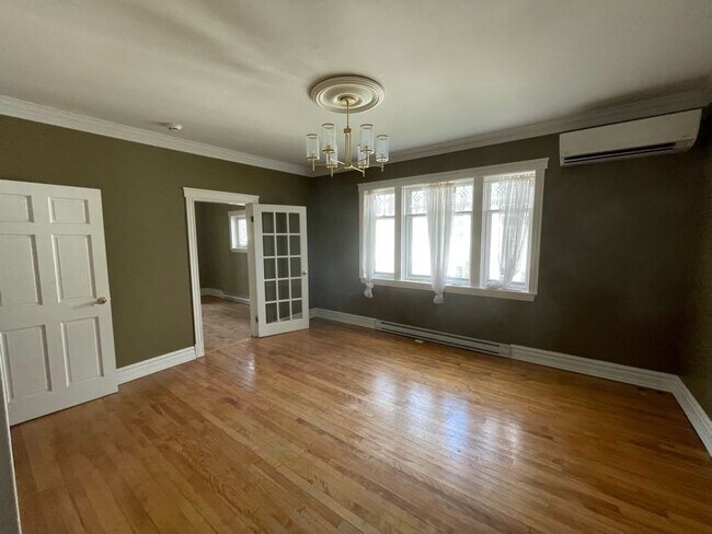 Photo - 450 Douglas Av