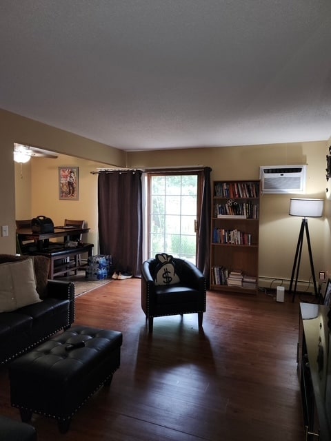 Building Photo - 936 Westbrooke Way Unit 4