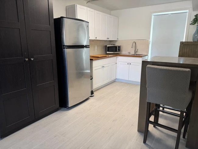 Photo - 14 Sunset Rd Unidad Downstairs Studio