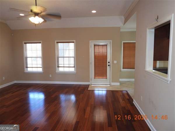 Photo - 493 Parish Loop