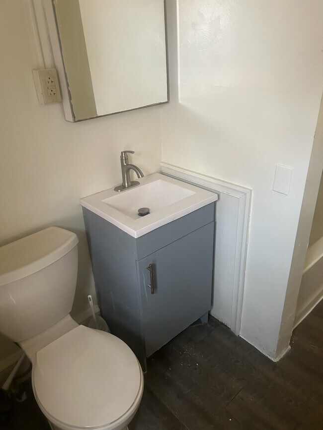 Bathroom - 261 N York St Unit Apt 3