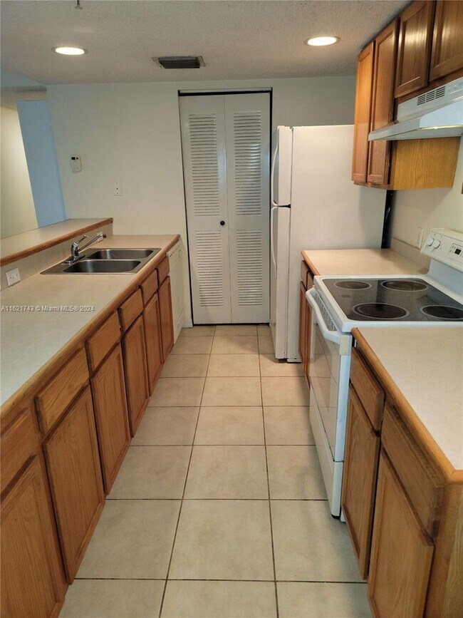 Photo - 9907 Westwood Dr Unit 15-2