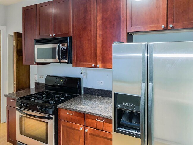 Photo - 4700 N Winchester Ave Unit 2