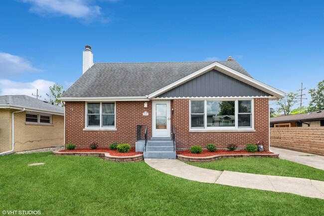 Photo - 1001 Oakton St