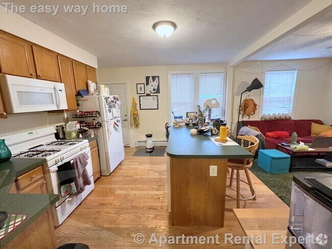 Building Photo - 387 Columbia St Rental
