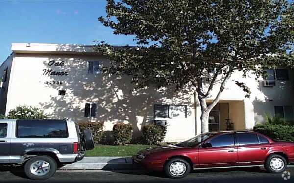 Photo - Oak Manor
