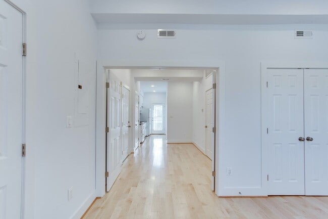 Photo - 851 19th St NE Unidad #3