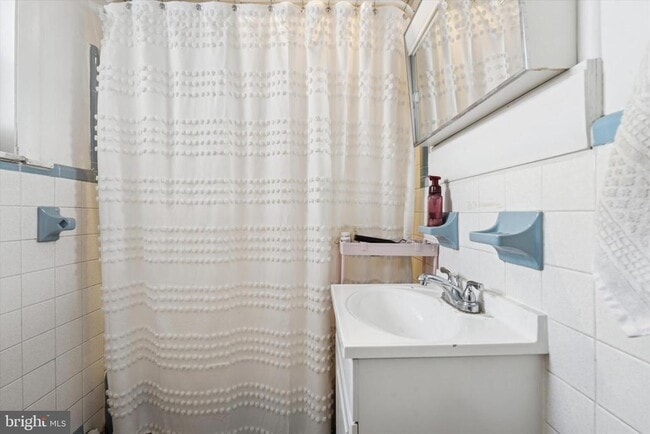 Photo - 3641 Warren St