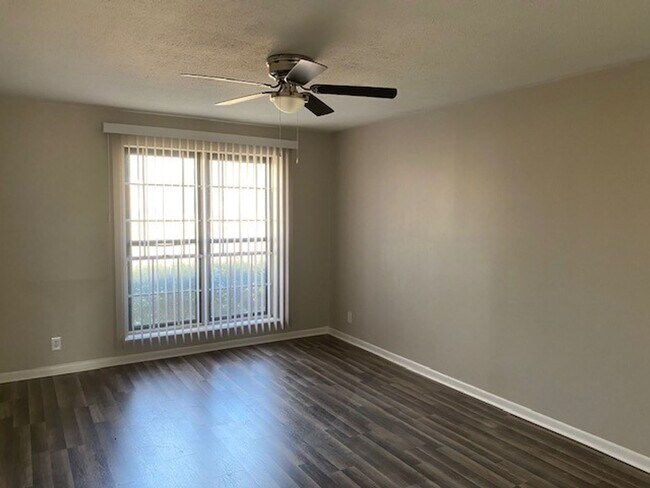 Photo - Nice 4 bedroom 2 bath brick home in S. Sherman!