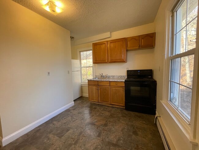 Kitchen - 73 W Thames St Unit 73B