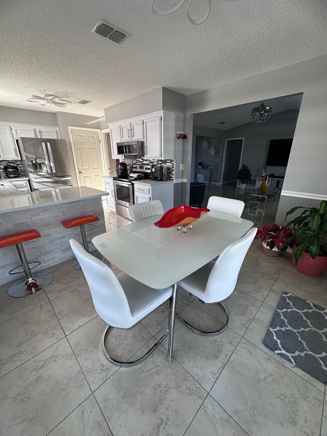 Photo - 2371 Kirkwall St